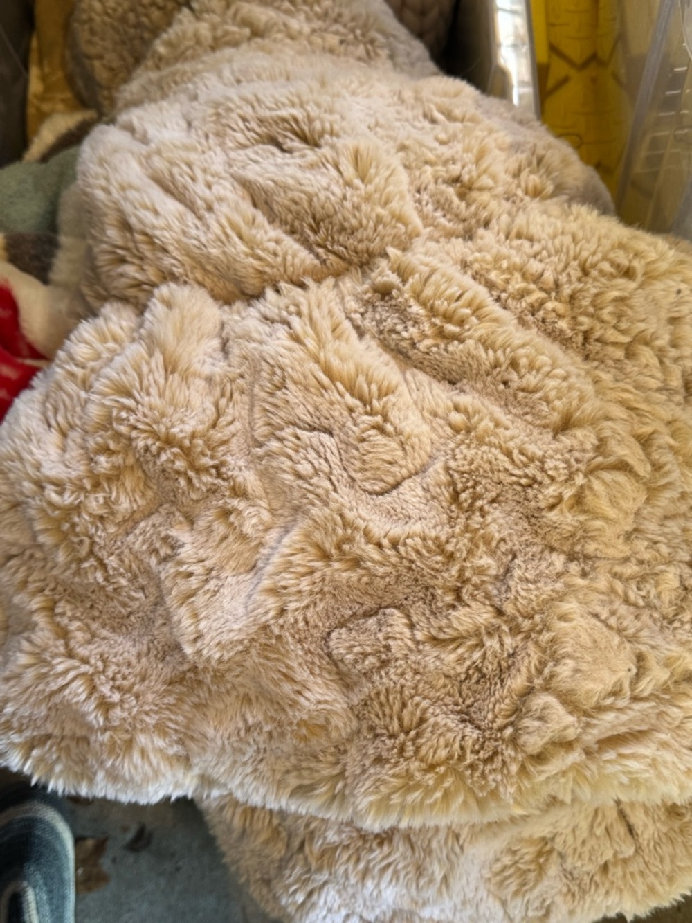 π¨π§Έ Anthropologie Luxe Faux Fur throw blanket in Pearl π§Έπ¨ - Picture 7 of 7